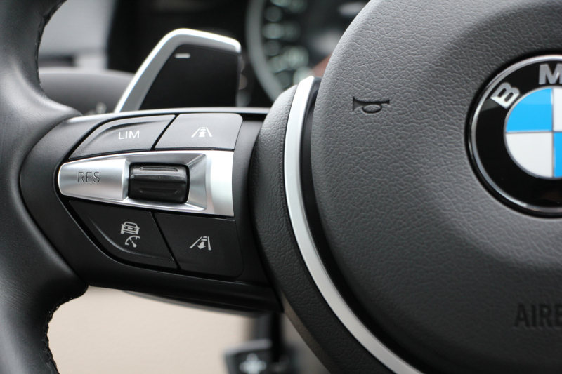 BMW 5シリーズ 523d ｸﾞﾚｰｽﾗｲﾝ 限定車 LCI後期 ｻﾝﾙｰﾌ ｵｲｽﾀｰﾚｻﾞｰ LEDﾍｯﾄﾞﾗｲﾄ 液晶ﾒｰﾀｰ 追従ACC ﾚｰﾝﾁｪﾝｼﾞ警告 衝突軽減ﾌﾞﾚｰｷ 車線逸脱警告 歩行者警告 Mｽﾎﾟｰﾂｽﾃｱﾘﾝｸﾞ真珠色 専用ｸﾞﾘﾙ 2年保証