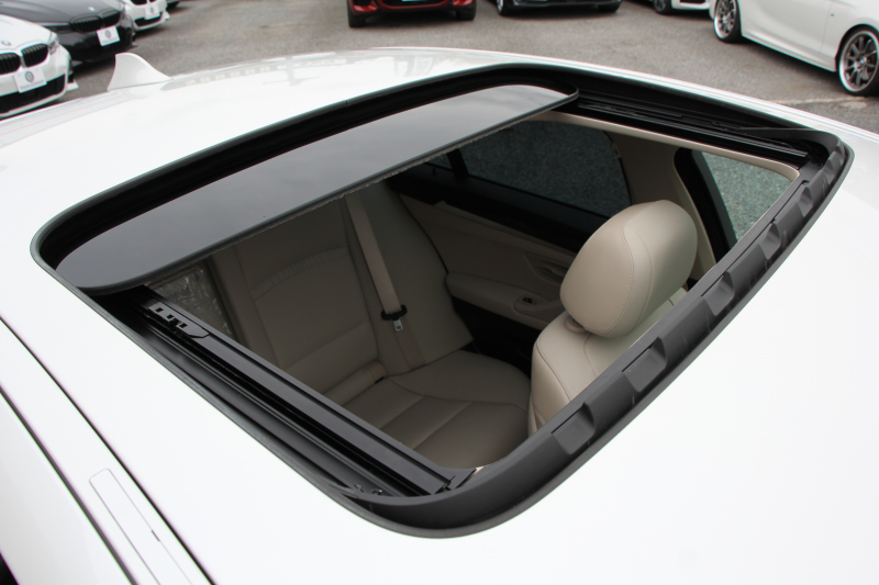 BMW 5シリーズ 523d ｸﾞﾚｰｽﾗｲﾝ 限定車 LCI後期 ｻﾝﾙｰﾌ ｵｲｽﾀｰﾚｻﾞｰ LEDﾍｯﾄﾞﾗｲﾄ 液晶ﾒｰﾀｰ 追従ACC ﾚｰﾝﾁｪﾝｼﾞ警告 衝突軽減ﾌﾞﾚｰｷ 車線逸脱警告 歩行者警告 Mｽﾎﾟｰﾂｽﾃｱﾘﾝｸﾞ真珠色 専用ｸﾞﾘﾙ 2年保証