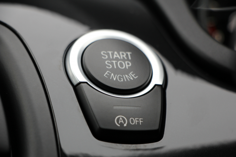 BMW 5シリーズ 523d ｸﾞﾚｰｽﾗｲﾝ 限定車 LCI後期 ｻﾝﾙｰﾌ ｵｲｽﾀｰﾚｻﾞｰ LEDﾍｯﾄﾞﾗｲﾄ 液晶ﾒｰﾀｰ 追従ACC ﾚｰﾝﾁｪﾝｼﾞ警告 衝突軽減ﾌﾞﾚｰｷ 車線逸脱警告 歩行者警告 Mｽﾎﾟｰﾂｽﾃｱﾘﾝｸﾞ真珠色 専用ｸﾞﾘﾙ 2年保証