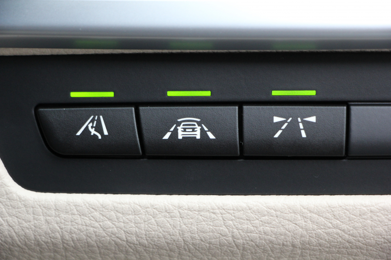 BMW 5シリーズ 523d ｸﾞﾚｰｽﾗｲﾝ 限定車 LCI後期 ｻﾝﾙｰﾌ ｵｲｽﾀｰﾚｻﾞｰ LEDﾍｯﾄﾞﾗｲﾄ 液晶ﾒｰﾀｰ 追従ACC ﾚｰﾝﾁｪﾝｼﾞ警告 衝突軽減ﾌﾞﾚｰｷ 車線逸脱警告 歩行者警告 Mｽﾎﾟｰﾂｽﾃｱﾘﾝｸﾞ真珠色 専用ｸﾞﾘﾙ 2年保証