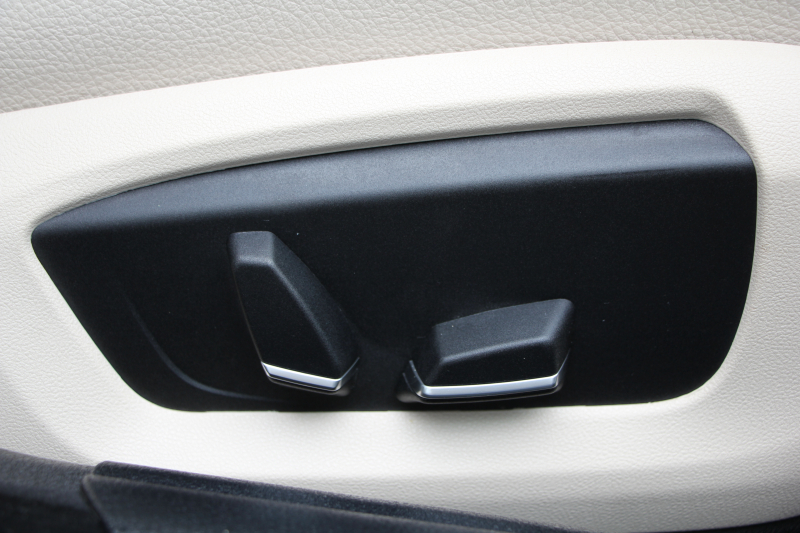 BMW 5シリーズ 523d ｸﾞﾚｰｽﾗｲﾝ 限定車 LCI後期 ｻﾝﾙｰﾌ ｵｲｽﾀｰﾚｻﾞｰ LEDﾍｯﾄﾞﾗｲﾄ 液晶ﾒｰﾀｰ 追従ACC ﾚｰﾝﾁｪﾝｼﾞ警告 衝突軽減ﾌﾞﾚｰｷ 車線逸脱警告 歩行者警告 Mｽﾎﾟｰﾂｽﾃｱﾘﾝｸﾞ真珠色 専用ｸﾞﾘﾙ 2年保証