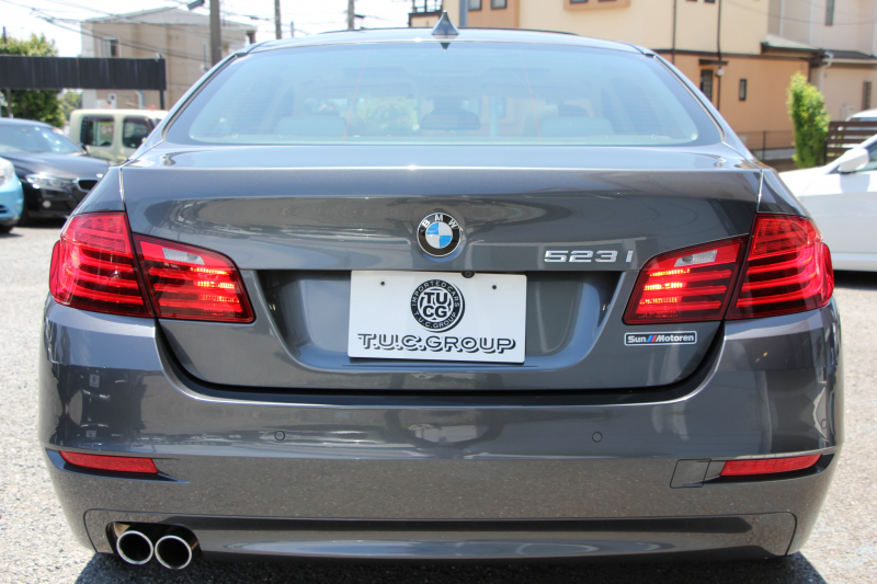 BMW 5シリーズ 523i ｸﾞﾚｰｽﾗｲﾝ 限定車 LCI後期 1ｵｰﾅ ｻﾝﾙｰﾌ ｵｲｽﾀｰﾚｻﾞｰ LEDﾍｯﾄﾞﾗｲﾄ 液晶ﾒｰﾀｰ 追従ACC ﾚｰﾝﾁｪﾝｼﾞ警告 衝突軽減ﾌﾞﾚｰｷ 車線逸脱警告 歩行者警告 Mｽﾎﾟｰﾂｽﾃｱﾘﾝｸﾞ専用ｸﾞﾘﾙ 2年保証