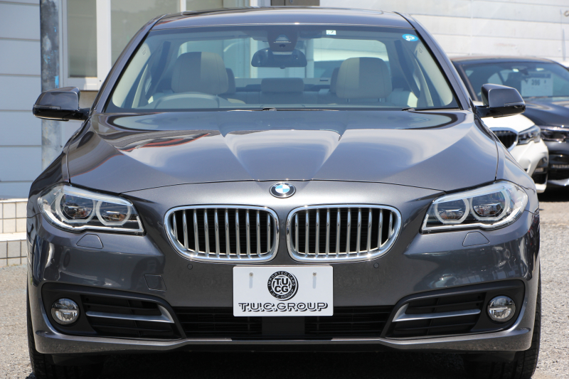 BMW 5シリーズ 523i ｸﾞﾚｰｽﾗｲﾝ 限定車 LCI後期 1ｵｰﾅ ｻﾝﾙｰﾌ ｵｲｽﾀｰﾚｻﾞｰ LEDﾍｯﾄﾞﾗｲﾄ 液晶ﾒｰﾀｰ 追従ACC ﾚｰﾝﾁｪﾝｼﾞ警告 衝突軽減ﾌﾞﾚｰｷ 車線逸脱警告 歩行者警告 Mｽﾎﾟｰﾂｽﾃｱﾘﾝｸﾞ専用ｸﾞﾘﾙ 2年保証