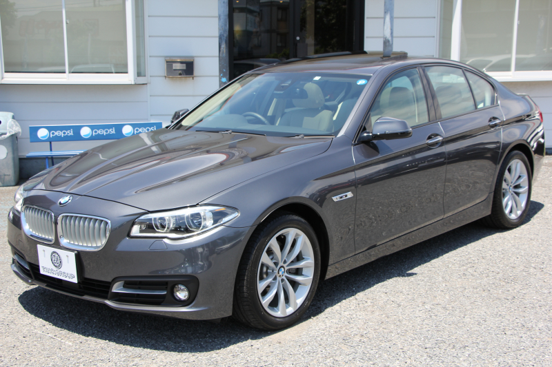 BMW 5シリーズ 523i ｸﾞﾚｰｽﾗｲﾝ 限定車 LCI後期 1ｵｰﾅ ｻﾝﾙｰﾌ ｵｲｽﾀｰﾚｻﾞｰ LEDﾍｯﾄﾞﾗｲﾄ 液晶ﾒｰﾀｰ 追従ACC ﾚｰﾝﾁｪﾝｼﾞ警告 衝突軽減ﾌﾞﾚｰｷ 車線逸脱警告 歩行者警告 Mｽﾎﾟｰﾂｽﾃｱﾘﾝｸﾞ専用ｸﾞﾘﾙ 2年保証