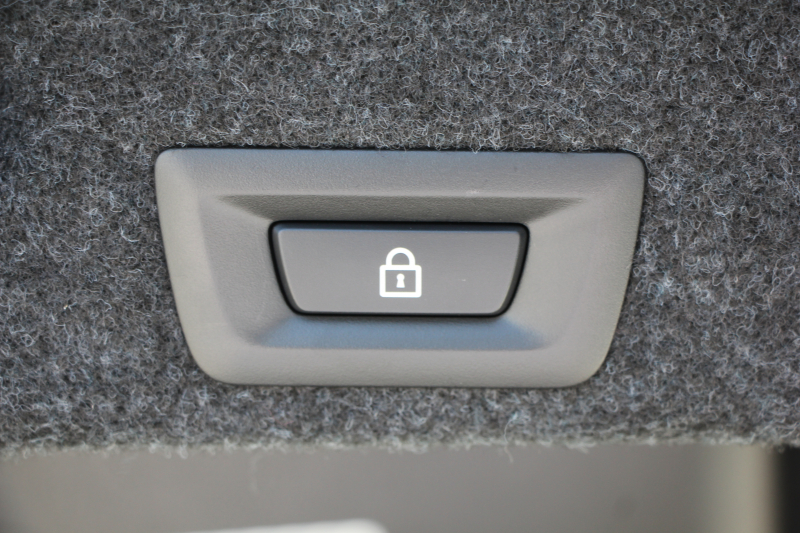 BMW 5シリーズ 523i ｸﾞﾚｰｽﾗｲﾝ 限定車 LCI後期 1ｵｰﾅ ｻﾝﾙｰﾌ ｵｲｽﾀｰﾚｻﾞｰ LEDﾍｯﾄﾞﾗｲﾄ 液晶ﾒｰﾀｰ 追従ACC ﾚｰﾝﾁｪﾝｼﾞ警告 衝突軽減ﾌﾞﾚｰｷ 車線逸脱警告 歩行者警告 Mｽﾎﾟｰﾂｽﾃｱﾘﾝｸﾞ専用ｸﾞﾘﾙ 2年保証