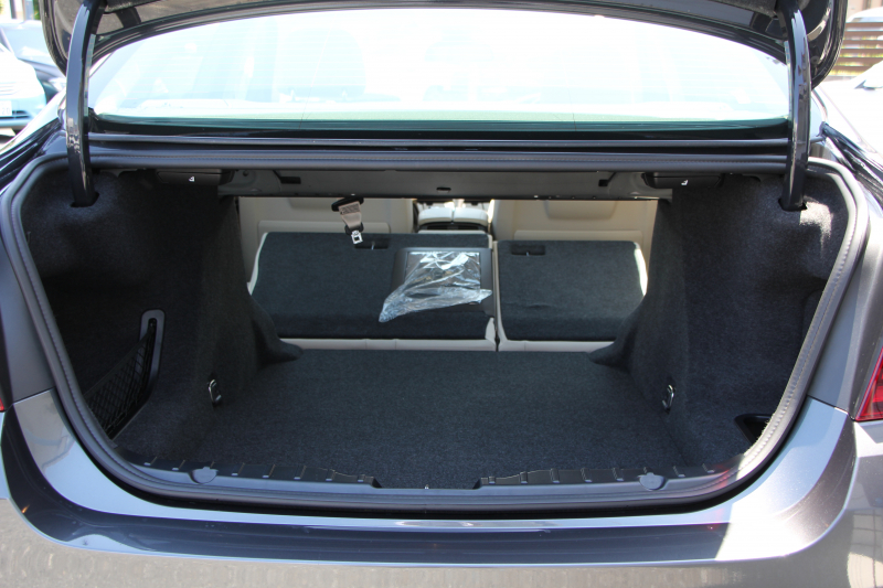 BMW 5シリーズ 523i ｸﾞﾚｰｽﾗｲﾝ 限定車 LCI後期 1ｵｰﾅ ｻﾝﾙｰﾌ ｵｲｽﾀｰﾚｻﾞｰ LEDﾍｯﾄﾞﾗｲﾄ 液晶ﾒｰﾀｰ 追従ACC ﾚｰﾝﾁｪﾝｼﾞ警告 衝突軽減ﾌﾞﾚｰｷ 車線逸脱警告 歩行者警告 Mｽﾎﾟｰﾂｽﾃｱﾘﾝｸﾞ専用ｸﾞﾘﾙ 2年保証