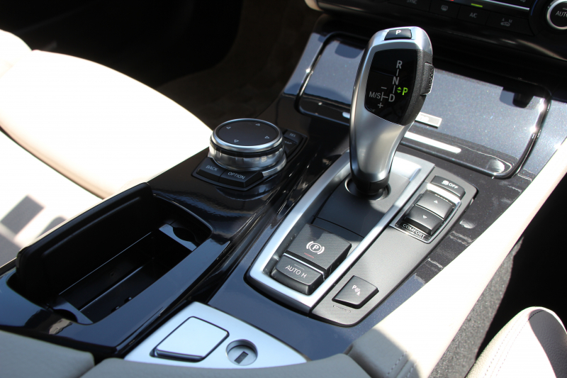 BMW 5シリーズ 523i ｸﾞﾚｰｽﾗｲﾝ 限定車 LCI後期 1ｵｰﾅ ｻﾝﾙｰﾌ ｵｲｽﾀｰﾚｻﾞｰ LEDﾍｯﾄﾞﾗｲﾄ 液晶ﾒｰﾀｰ 追従ACC ﾚｰﾝﾁｪﾝｼﾞ警告 衝突軽減ﾌﾞﾚｰｷ 車線逸脱警告 歩行者警告 Mｽﾎﾟｰﾂｽﾃｱﾘﾝｸﾞ専用ｸﾞﾘﾙ 2年保証