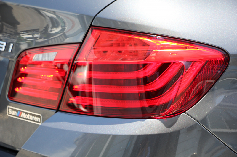 BMW 5シリーズ 523i ｸﾞﾚｰｽﾗｲﾝ 限定車 LCI後期 1ｵｰﾅ ｻﾝﾙｰﾌ ｵｲｽﾀｰﾚｻﾞｰ LEDﾍｯﾄﾞﾗｲﾄ 液晶ﾒｰﾀｰ 追従ACC ﾚｰﾝﾁｪﾝｼﾞ警告 衝突軽減ﾌﾞﾚｰｷ 車線逸脱警告 歩行者警告 Mｽﾎﾟｰﾂｽﾃｱﾘﾝｸﾞ専用ｸﾞﾘﾙ 2年保証