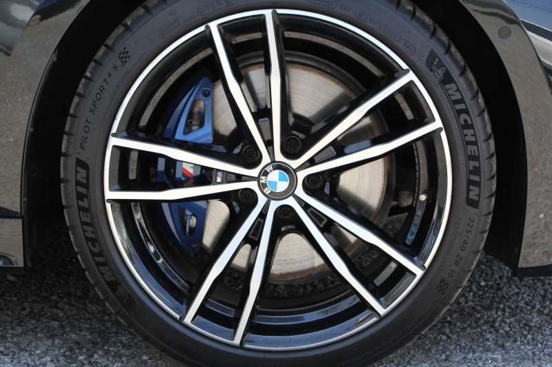 BMW 3シリーズ 320d Xdrive Mｽﾎﾟｰﾂ ﾊｲﾗｲﾝ ﾌｧｽﾄﾄﾗｯｸ&ｺﾝﾌｫｰﾄP 360度ｶﾒﾗ HUD ﾋｰﾀｰ茶革 ﾗﾝﾊﾞｰｻﾎﾟｰﾄ ｱﾀﾞﾌﾟﾃｨﾌﾞMｻｽ 19AW Mｽﾎﾟｰﾂﾌﾞﾚｰｷ 電動ﾄﾗﾝｸ 追従ACC ｽﾃｱﾘﾝｸﾞｻﾎﾟｰﾄ ﾀｯﾁ画面HDDﾅﾋﾞHifiｽﾋﾟｰｶｰ 2年保証