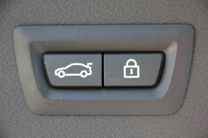 BMW X1 Xdrive18d Mｽﾎﾟｰﾂ ﾊｲﾗｲﾝ☆期間限定掲載☆真珠色 中期 変更後ﾓﾃﾞﾙ 変更後ﾒｰﾀｰ ﾋｰﾀｰ黒革 電動ｼｰﾄ LEDﾍｯﾄﾞﾗｲﾄ 追従ACC HUD 変更後ﾀｯﾁﾊﾟﾈﾙ対応HDDﾅﾋﾞBluetooth接続 Pｱｼｽﾄ Bｶﾒﾗ ｺﾝﾌｫｰﾄP 電動ﾄﾗﾝｸ 18AW 衝突軽減ﾌﾞﾚｰｷ 車線逸脱警告 歩行者警告 2年保証