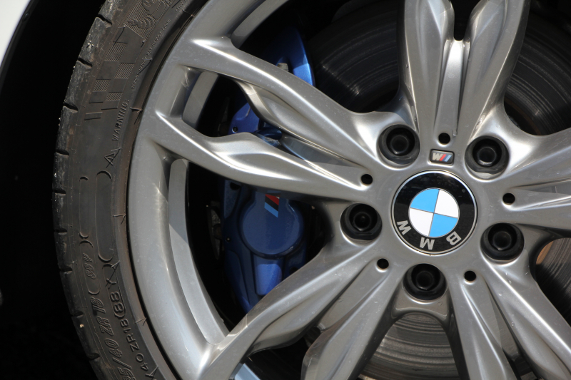 BMW 1シリーズ M135i 320馬力 直6ﾀｰﾎﾞｻﾝﾙｰﾌ Mﾊﾟﾌｫｰﾏﾝｽﾏﾌﾗｰ ｱﾀﾞﾌﾟﾃｨﾌﾞMｻｽ 専用ﾌﾞﾚｰｷ ｸﾙｺﾝ ﾊｰﾏﾝｶｰﾄﾞﾝ iﾄﾞﾗｲﾌﾞHDDﾅﾋﾞBｶﾒﾗ ﾐｭｰｼﾞｯｸｻｰﾊﾞｰ Bluetoothｵｰﾃﾞｨｵ ﾊﾟﾄﾞﾙｼﾌﾄ 専用ﾌﾞﾚｰｷ 専用18AW 8速AT 専用ｴｱﾛ ｽﾏｰﾄｷｰ 2年保証