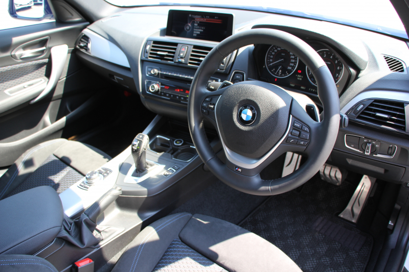 BMW 1シリーズ M135i 320馬力 直6ﾀｰﾎﾞｻﾝﾙｰﾌ Mﾊﾟﾌｫｰﾏﾝｽﾏﾌﾗｰ ｱﾀﾞﾌﾟﾃｨﾌﾞMｻｽ 専用ﾌﾞﾚｰｷ ｸﾙｺﾝ ﾊｰﾏﾝｶｰﾄﾞﾝ iﾄﾞﾗｲﾌﾞHDDﾅﾋﾞBｶﾒﾗ ﾐｭｰｼﾞｯｸｻｰﾊﾞｰ Bluetoothｵｰﾃﾞｨｵ ﾊﾟﾄﾞﾙｼﾌﾄ 専用ﾌﾞﾚｰｷ 専用18AW 8速AT 専用ｴｱﾛ ｽﾏｰﾄｷｰ 2年保証