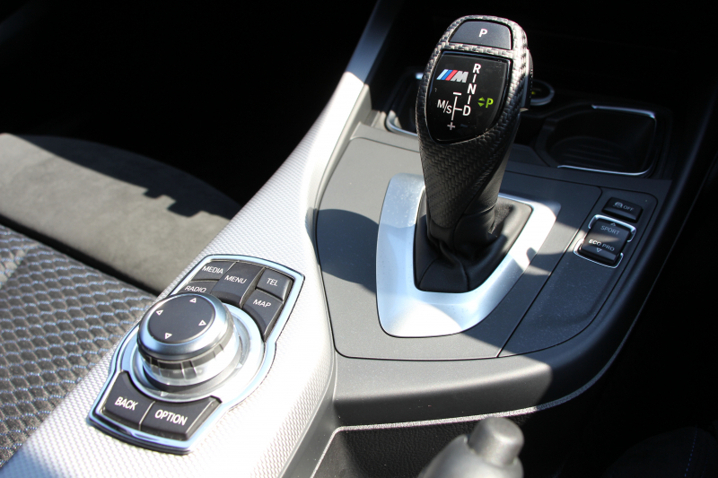 BMW 1シリーズ M135i 320馬力 直6ﾀｰﾎﾞｻﾝﾙｰﾌ Mﾊﾟﾌｫｰﾏﾝｽﾏﾌﾗｰ ｱﾀﾞﾌﾟﾃｨﾌﾞMｻｽ 専用ﾌﾞﾚｰｷ ｸﾙｺﾝ ﾊｰﾏﾝｶｰﾄﾞﾝ iﾄﾞﾗｲﾌﾞHDDﾅﾋﾞBｶﾒﾗ ﾐｭｰｼﾞｯｸｻｰﾊﾞｰ Bluetoothｵｰﾃﾞｨｵ ﾊﾟﾄﾞﾙｼﾌﾄ 専用ﾌﾞﾚｰｷ 専用18AW 8速AT 専用ｴｱﾛ ｽﾏｰﾄｷｰ 2年保証