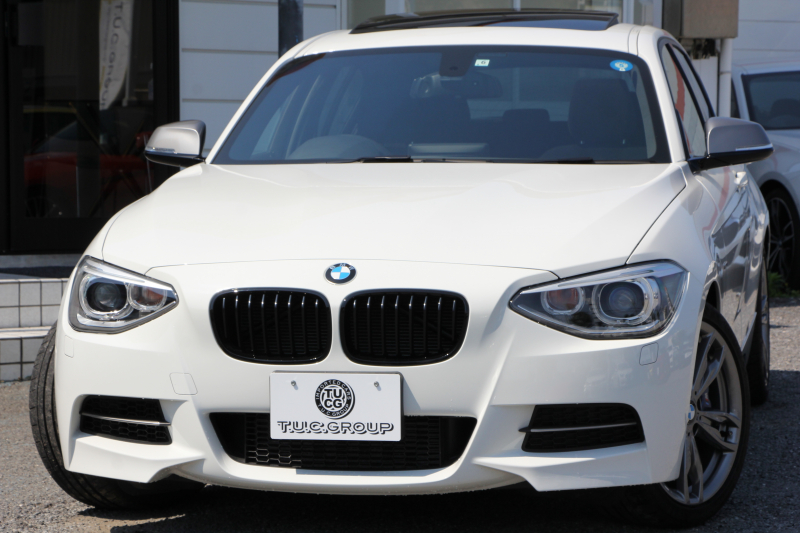 BMW 1シリーズ M135i 320馬力 直6ﾀｰﾎﾞｻﾝﾙｰﾌ Mﾊﾟﾌｫｰﾏﾝｽﾏﾌﾗｰ ｱﾀﾞﾌﾟﾃｨﾌﾞMｻｽ 専用ﾌﾞﾚｰｷ ｸﾙｺﾝ ﾊｰﾏﾝｶｰﾄﾞﾝ iﾄﾞﾗｲﾌﾞHDDﾅﾋﾞBｶﾒﾗ ﾐｭｰｼﾞｯｸｻｰﾊﾞｰ Bluetoothｵｰﾃﾞｨｵ ﾊﾟﾄﾞﾙｼﾌﾄ 専用ﾌﾞﾚｰｷ 専用18AW 8速AT 専用ｴｱﾛ ｽﾏｰﾄｷｰ 2年保証