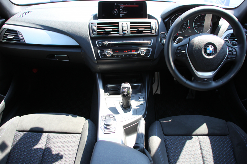 BMW 1シリーズ M135i 320馬力 直6ﾀｰﾎﾞｻﾝﾙｰﾌ Mﾊﾟﾌｫｰﾏﾝｽﾏﾌﾗｰ ｱﾀﾞﾌﾟﾃｨﾌﾞMｻｽ 専用ﾌﾞﾚｰｷ ｸﾙｺﾝ ﾊｰﾏﾝｶｰﾄﾞﾝ iﾄﾞﾗｲﾌﾞHDDﾅﾋﾞBｶﾒﾗ ﾐｭｰｼﾞｯｸｻｰﾊﾞｰ Bluetoothｵｰﾃﾞｨｵ ﾊﾟﾄﾞﾙｼﾌﾄ 専用ﾌﾞﾚｰｷ 専用18AW 8速AT 専用ｴｱﾛ ｽﾏｰﾄｷｰ 2年保証