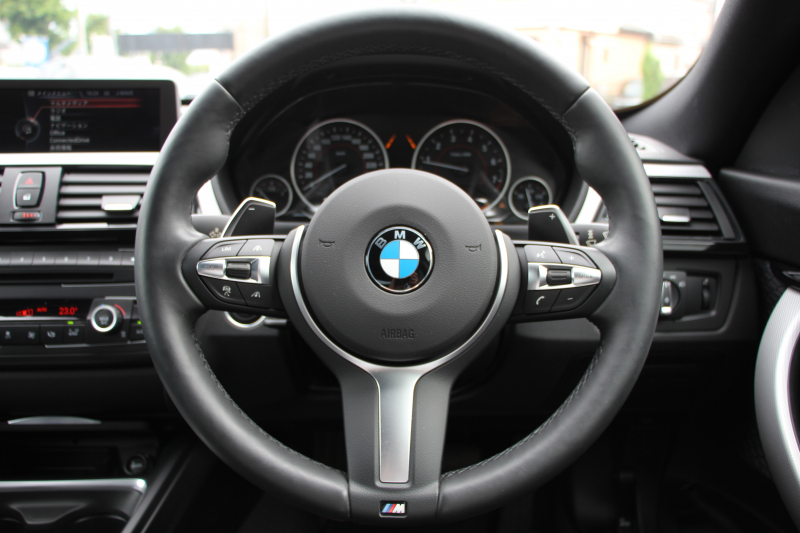 BMW 3シリーズ 320i ｸﾞﾗﾝﾂｰﾘｽﾓ Mｽﾎﾟｰﾂ 追従ACC 衝突軽減ﾌﾞﾚｰｷ 車線逸脱警告 歩行者警告 ﾀｯﾁﾊﾟｯﾄﾞ対応HDDﾅﾋﾞ電動ﾄﾗﾝｸ Mｽﾎﾟｰﾂｴｱﾛ 18AW ﾒﾓﾘ-付電動ｼｰﾄ ETC2.0 ｽﾏｰﾄｷｰ ｷｾﾉﾝ ﾊﾟﾄﾞﾙｼﾌﾄ 電動ﾘｱｳｲﾝｸﾞ2年保証