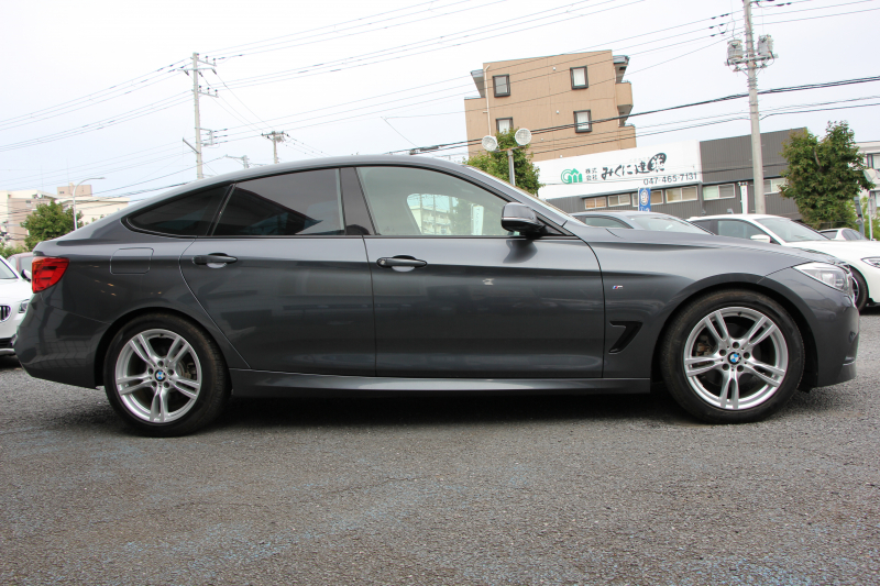 BMW 3シリーズ 320i ｸﾞﾗﾝﾂｰﾘｽﾓ Mｽﾎﾟｰﾂ 追従ACC 衝突軽減ﾌﾞﾚｰｷ 車線逸脱警告 歩行者警告 ﾀｯﾁﾊﾟｯﾄﾞ対応HDDﾅﾋﾞ電動ﾄﾗﾝｸ Mｽﾎﾟｰﾂｴｱﾛ 18AW ﾒﾓﾘ-付電動ｼｰﾄ ETC2.0 ｽﾏｰﾄｷｰ ｷｾﾉﾝ ﾊﾟﾄﾞﾙｼﾌﾄ 電動ﾘｱｳｲﾝｸﾞ2年保証