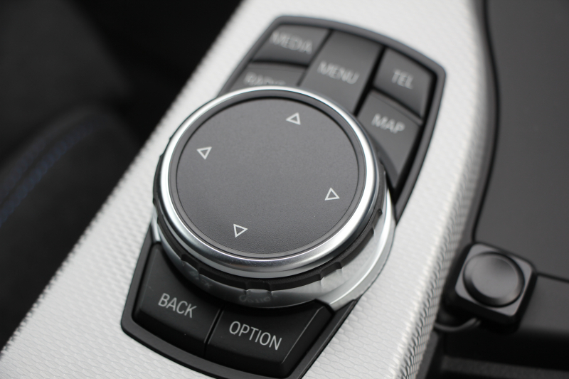 BMW 3シリーズ 320i ｸﾞﾗﾝﾂｰﾘｽﾓ Mｽﾎﾟｰﾂ 追従ACC 衝突軽減ﾌﾞﾚｰｷ 車線逸脱警告 歩行者警告 ﾀｯﾁﾊﾟｯﾄﾞ対応HDDﾅﾋﾞ電動ﾄﾗﾝｸ Mｽﾎﾟｰﾂｴｱﾛ 18AW ﾒﾓﾘ-付電動ｼｰﾄ ETC2.0 ｽﾏｰﾄｷｰ ｷｾﾉﾝ ﾊﾟﾄﾞﾙｼﾌﾄ 電動ﾘｱｳｲﾝｸﾞ2年保証