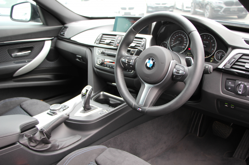 BMW 3シリーズ 320i ｸﾞﾗﾝﾂｰﾘｽﾓ Mｽﾎﾟｰﾂ 追従ACC 衝突軽減ﾌﾞﾚｰｷ 車線逸脱警告 歩行者警告 ﾀｯﾁﾊﾟｯﾄﾞ対応HDDﾅﾋﾞ電動ﾄﾗﾝｸ Mｽﾎﾟｰﾂｴｱﾛ 18AW ﾒﾓﾘ-付電動ｼｰﾄ ETC2.0 ｽﾏｰﾄｷｰ ｷｾﾉﾝ ﾊﾟﾄﾞﾙｼﾌﾄ 電動ﾘｱｳｲﾝｸﾞ2年保証