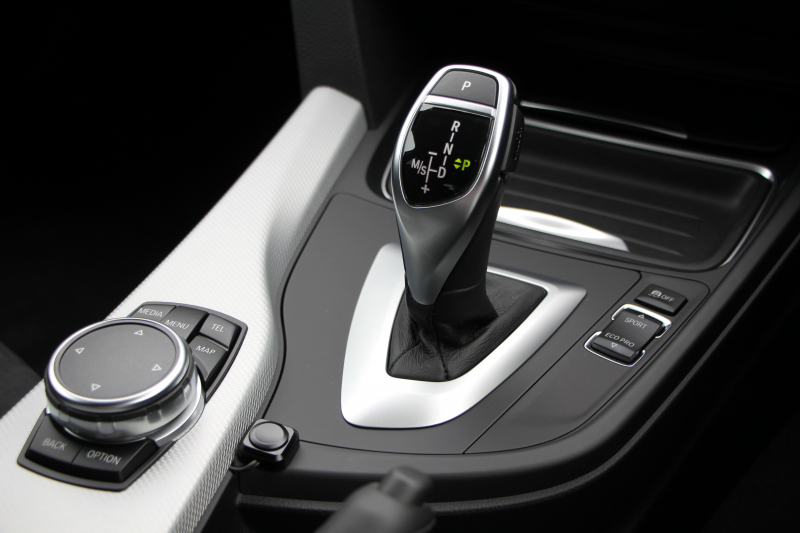 BMW 3シリーズ 320i ｸﾞﾗﾝﾂｰﾘｽﾓ Mｽﾎﾟｰﾂ 追従ACC 衝突軽減ﾌﾞﾚｰｷ 車線逸脱警告 歩行者警告 ﾀｯﾁﾊﾟｯﾄﾞ対応HDDﾅﾋﾞ電動ﾄﾗﾝｸ Mｽﾎﾟｰﾂｴｱﾛ 18AW ﾒﾓﾘ-付電動ｼｰﾄ ETC2.0 ｽﾏｰﾄｷｰ ｷｾﾉﾝ ﾊﾟﾄﾞﾙｼﾌﾄ 電動ﾘｱｳｲﾝｸﾞ2年保証