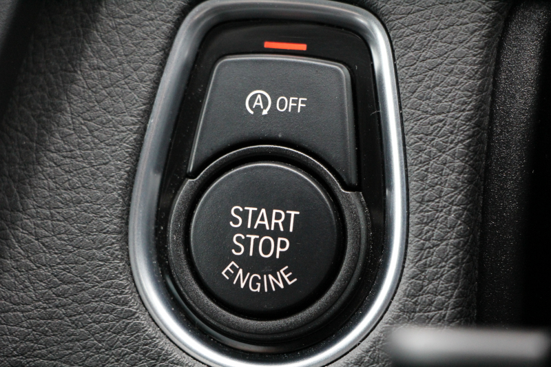 BMW 3シリーズ 320i ｸﾞﾗﾝﾂｰﾘｽﾓ Mｽﾎﾟｰﾂ 追従ACC 衝突軽減ﾌﾞﾚｰｷ 車線逸脱警告 歩行者警告 ﾀｯﾁﾊﾟｯﾄﾞ対応HDDﾅﾋﾞ電動ﾄﾗﾝｸ Mｽﾎﾟｰﾂｴｱﾛ 18AW ﾒﾓﾘ-付電動ｼｰﾄ ETC2.0 ｽﾏｰﾄｷｰ ｷｾﾉﾝ ﾊﾟﾄﾞﾙｼﾌﾄ 電動ﾘｱｳｲﾝｸﾞ2年保証