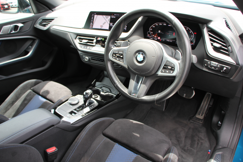 BMW 2シリーズ M235i Xdrive ｸﾞﾗﾝｸｰﾍﾟｾﾚｸﾄP 306馬力 Mｽﾎﾟｰﾂｼｰﾄ 可変ｻｽﾍﾟﾝｼｮﾝ Mｼｰﾄﾍﾞﾙﾄ 希少ｶﾗｰ LEDﾍｯﾄﾞﾗｲﾄ BMWﾗｲﾌﾞｺｯｸﾋﾟｯﾄ 追従ACC ﾀｯﾁ画面HDDﾅﾋﾞPｱｼｽﾄ Hi-fiｽﾋﾟｰｶｰ 後退ｱｼｽﾄ ｽﾏｰﾄｷｰ 2年保証
