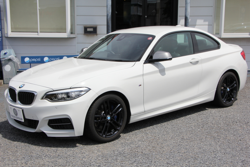 BMW 2シリーズ M240i ｸｰﾍﾟ後期LCI 直6ﾀｰﾎﾞB58ｴﾝｼﾞﾝ 340馬力 LEDﾍｯﾄﾞﾗｲﾄ&ﾃｰﾙ 追従ACC ｱﾀﾞﾌﾟﾃｨﾌﾞMｻｽ ﾀｯﾁ画面HDDﾅﾋﾞPｱｼｽﾄ Bｶﾒﾗ NEWﾙｰﾑﾐﾗｰ&ﾒｰﾀｰ ｼｰﾄﾋｰﾀｰ 8速AT 衝突軽減ﾌﾞﾚｰｷ 車線逸脱警告 歩行者警告 2年保証