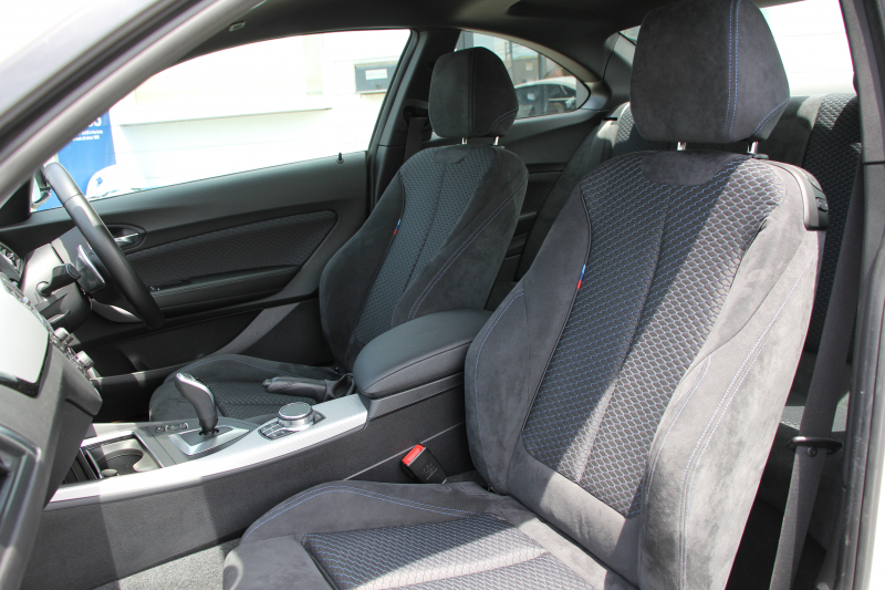 BMW 2シリーズ M240i ｸｰﾍﾟ後期LCI 直6ﾀｰﾎﾞB58ｴﾝｼﾞﾝ 340馬力 LEDﾍｯﾄﾞﾗｲﾄ&ﾃｰﾙ 追従ACC ｱﾀﾞﾌﾟﾃｨﾌﾞMｻｽ ﾀｯﾁ画面HDDﾅﾋﾞPｱｼｽﾄ Bｶﾒﾗ NEWﾙｰﾑﾐﾗｰ&ﾒｰﾀｰ ｼｰﾄﾋｰﾀｰ 8速AT 衝突軽減ﾌﾞﾚｰｷ 車線逸脱警告 歩行者警告 2年保証