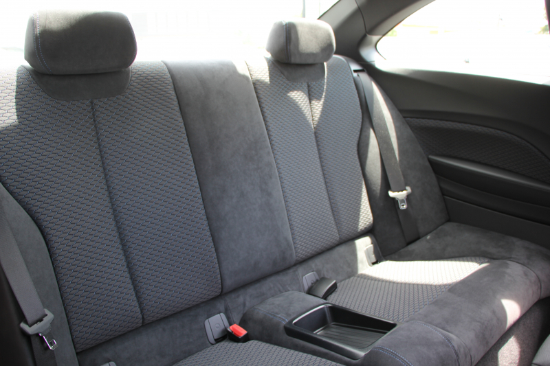 BMW 2シリーズ M240i ｸｰﾍﾟ後期LCI 直6ﾀｰﾎﾞB58ｴﾝｼﾞﾝ 340馬力 LEDﾍｯﾄﾞﾗｲﾄ&ﾃｰﾙ 追従ACC ｱﾀﾞﾌﾟﾃｨﾌﾞMｻｽ ﾀｯﾁ画面HDDﾅﾋﾞPｱｼｽﾄ Bｶﾒﾗ NEWﾙｰﾑﾐﾗｰ&ﾒｰﾀｰ ｼｰﾄﾋｰﾀｰ 8速AT 衝突軽減ﾌﾞﾚｰｷ 車線逸脱警告 歩行者警告 2年保証