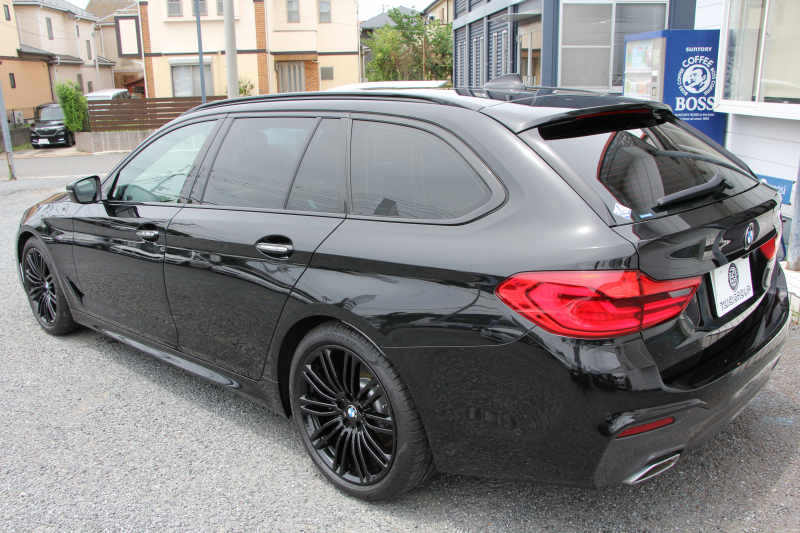 BMW 5シリーズ 523d ﾂｰﾘﾝｸﾞｴﾃﾞｨｼｮﾝﾐｯｼｮﾝｲﾝﾎﾟｯｼﾌﾞﾙ 特別仕様車 HUD ﾊｰﾏﾝｶｰﾄﾞﾝ 専用ﾌﾞﾗｯｸ19AW 追従ACC ｽﾃｱﾘﾝｸﾞｻﾎﾟｰﾄ LEDﾍｯﾄﾞﾗｲﾄ ｵｰﾄﾊｲﾋﾞｰﾑ ﾀｯﾁ画面HDDﾅﾋﾞTV 360度ﾊﾟﾉﾗﾏｶﾒﾗ Pｱｼｽﾄﾌﾟﾗｽ 電動ﾄﾗﾝｸ ｽﾏｰﾄｷｰ 2年保証