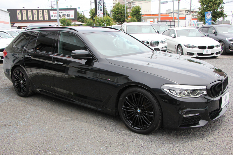 BMW 5シリーズ 523d ﾂｰﾘﾝｸﾞｴﾃﾞｨｼｮﾝﾐｯｼｮﾝｲﾝﾎﾟｯｼﾌﾞﾙ 特別仕様車 HUD ﾊｰﾏﾝｶｰﾄﾞﾝ 専用ﾌﾞﾗｯｸ19AW 追従ACC ｽﾃｱﾘﾝｸﾞｻﾎﾟｰﾄ LEDﾍｯﾄﾞﾗｲﾄ ｵｰﾄﾊｲﾋﾞｰﾑ ﾀｯﾁ画面HDDﾅﾋﾞTV 360度ﾊﾟﾉﾗﾏｶﾒﾗ Pｱｼｽﾄﾌﾟﾗｽ 電動ﾄﾗﾝｸ ｽﾏｰﾄｷｰ 2年保証