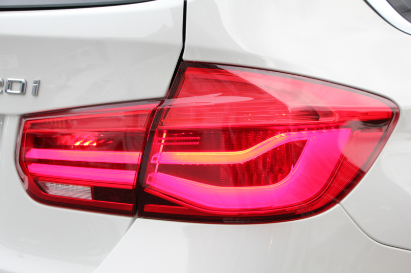 BMW 3シリーズ 320i ﾂｰﾘﾝｸﾞﾗｸﾞｼﾞｭｱﾘｰ 後期LCI 1ｵｰﾅ 新ｴﾝｼﾞﾝ ﾋｰﾀｰ茶革 LEDﾍｯﾄﾞﾗｲﾄ&ﾃｰﾙ 追従ACC ﾚｰﾝﾁｪﾝｼﾞ警告 衝突軽減ﾌﾞﾚｰｷ 車線逸脱警告 歩行者警告 ﾀｯﾁﾊﾟｯﾄﾞ対応HDDﾅﾋﾞ電動ﾄﾗﾝｸ ｽﾏｰﾄｷｰ 2年保証