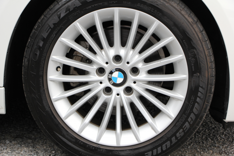 BMW 3シリーズ 320i ﾂｰﾘﾝｸﾞﾗｸﾞｼﾞｭｱﾘｰ 後期LCI 1ｵｰﾅ 新ｴﾝｼﾞﾝ ﾋｰﾀｰ茶革 LEDﾍｯﾄﾞﾗｲﾄ&ﾃｰﾙ 追従ACC ﾚｰﾝﾁｪﾝｼﾞ警告 衝突軽減ﾌﾞﾚｰｷ 車線逸脱警告 歩行者警告 ﾀｯﾁﾊﾟｯﾄﾞ対応HDDﾅﾋﾞ電動ﾄﾗﾝｸ ｽﾏｰﾄｷｰ 2年保証