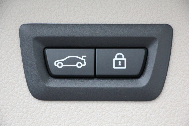 BMW 3シリーズ 320i ﾂｰﾘﾝｸﾞﾗｸﾞｼﾞｭｱﾘｰ 後期LCI 1ｵｰﾅ 新ｴﾝｼﾞﾝ ﾋｰﾀｰ茶革 LEDﾍｯﾄﾞﾗｲﾄ&ﾃｰﾙ 追従ACC ﾚｰﾝﾁｪﾝｼﾞ警告 衝突軽減ﾌﾞﾚｰｷ 車線逸脱警告 歩行者警告 ﾀｯﾁﾊﾟｯﾄﾞ対応HDDﾅﾋﾞ電動ﾄﾗﾝｸ ｽﾏｰﾄｷｰ 2年保証