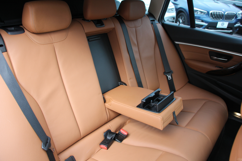 BMW 3シリーズ 320i ﾂｰﾘﾝｸﾞﾗｸﾞｼﾞｭｱﾘｰ 後期LCI 1ｵｰﾅ 新ｴﾝｼﾞﾝ ﾋｰﾀｰ茶革 LEDﾍｯﾄﾞﾗｲﾄ&ﾃｰﾙ 追従ACC ﾚｰﾝﾁｪﾝｼﾞ警告 衝突軽減ﾌﾞﾚｰｷ 車線逸脱警告 歩行者警告 ﾀｯﾁﾊﾟｯﾄﾞ対応HDDﾅﾋﾞ電動ﾄﾗﾝｸ ｽﾏｰﾄｷｰ 2年保証