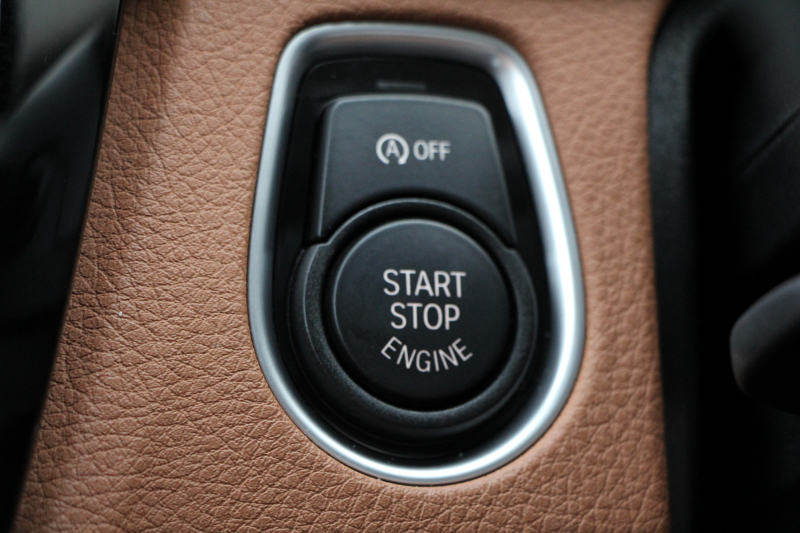 BMW 3シリーズ 320i ﾂｰﾘﾝｸﾞﾗｸﾞｼﾞｭｱﾘｰ 後期LCI 1ｵｰﾅ 新ｴﾝｼﾞﾝ ﾋｰﾀｰ茶革 LEDﾍｯﾄﾞﾗｲﾄ&ﾃｰﾙ 追従ACC ﾚｰﾝﾁｪﾝｼﾞ警告 衝突軽減ﾌﾞﾚｰｷ 車線逸脱警告 歩行者警告 ﾀｯﾁﾊﾟｯﾄﾞ対応HDDﾅﾋﾞ電動ﾄﾗﾝｸ ｽﾏｰﾄｷｰ 2年保証