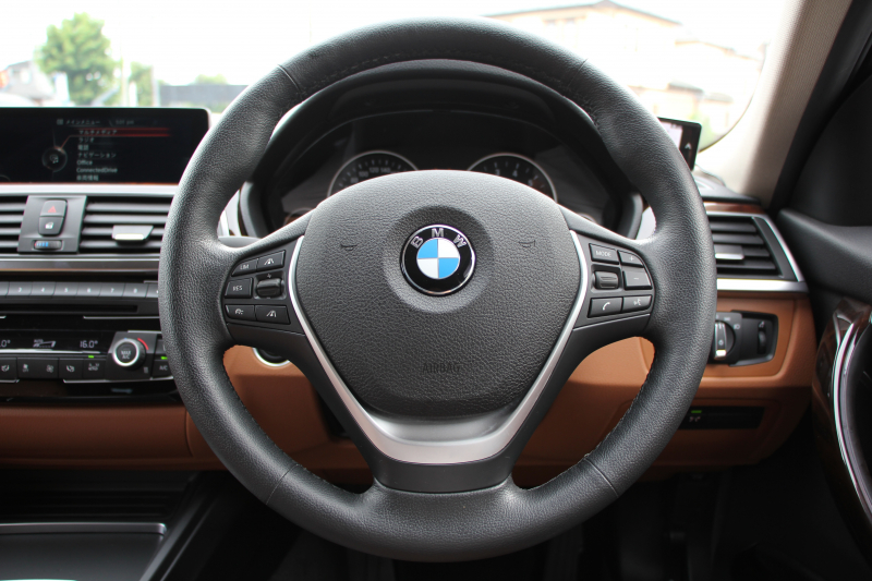 BMW 3シリーズ 320i ﾂｰﾘﾝｸﾞﾗｸﾞｼﾞｭｱﾘｰ 後期LCI 1ｵｰﾅ 新ｴﾝｼﾞﾝ ﾋｰﾀｰ茶革 LEDﾍｯﾄﾞﾗｲﾄ&ﾃｰﾙ 追従ACC ﾚｰﾝﾁｪﾝｼﾞ警告 衝突軽減ﾌﾞﾚｰｷ 車線逸脱警告 歩行者警告 ﾀｯﾁﾊﾟｯﾄﾞ対応HDDﾅﾋﾞ電動ﾄﾗﾝｸ ｽﾏｰﾄｷｰ 2年保証