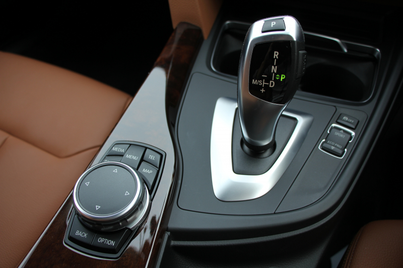 BMW 3シリーズ 320i ﾂｰﾘﾝｸﾞﾗｸﾞｼﾞｭｱﾘｰ 後期LCI 1ｵｰﾅ 新ｴﾝｼﾞﾝ ﾋｰﾀｰ茶革 LEDﾍｯﾄﾞﾗｲﾄ&ﾃｰﾙ 追従ACC ﾚｰﾝﾁｪﾝｼﾞ警告 衝突軽減ﾌﾞﾚｰｷ 車線逸脱警告 歩行者警告 ﾀｯﾁﾊﾟｯﾄﾞ対応HDDﾅﾋﾞ電動ﾄﾗﾝｸ ｽﾏｰﾄｷｰ 2年保証