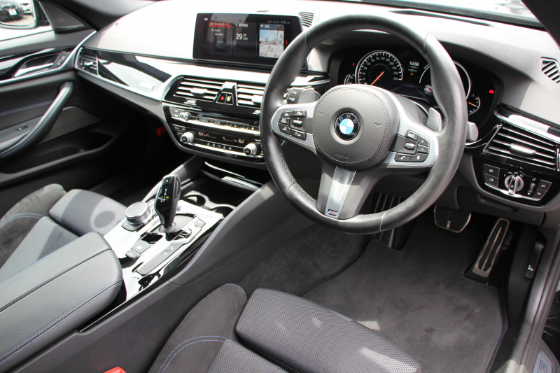 BMW 5シリーズ 523i ｴﾃﾞｨｼｮﾝﾐｯｼｮﾝｲﾝﾎﾟｯｼﾌﾞﾙ 特別仕様車 HUD ﾊｰﾏﾝｶｰﾄﾞﾝ 専用ﾌﾞﾗｯｸAW 追従ACC ｽﾃｱﾘﾝｸﾞｻﾎﾟｰﾄ LEDﾍｯﾄﾞﾗｲﾄ ｵｰﾄﾊｲﾋﾞｰﾑ ﾀｯﾁ画面HDDﾅﾋﾞTV 360度ﾊﾟﾉﾗﾏｶﾒﾗ Pｱｼｽﾄﾌﾟﾗｽ 電動ﾄﾗﾝｸ ｽﾏｰﾄｷｰ 2年保証