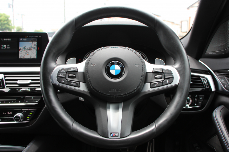 BMW 5シリーズ 523i ｴﾃﾞｨｼｮﾝﾐｯｼｮﾝｲﾝﾎﾟｯｼﾌﾞﾙ 特別仕様車 HUD ﾊｰﾏﾝｶｰﾄﾞﾝ 専用ﾌﾞﾗｯｸAW 追従ACC ｽﾃｱﾘﾝｸﾞｻﾎﾟｰﾄ LEDﾍｯﾄﾞﾗｲﾄ ｵｰﾄﾊｲﾋﾞｰﾑ ﾀｯﾁ画面HDDﾅﾋﾞTV 360度ﾊﾟﾉﾗﾏｶﾒﾗ Pｱｼｽﾄﾌﾟﾗｽ 電動ﾄﾗﾝｸ ｽﾏｰﾄｷｰ 2年保証