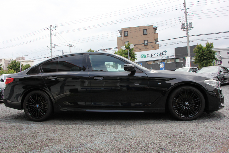 BMW 5シリーズ 523i ｴﾃﾞｨｼｮﾝﾐｯｼｮﾝｲﾝﾎﾟｯｼﾌﾞﾙ 特別仕様車 HUD ﾊｰﾏﾝｶｰﾄﾞﾝ 専用ﾌﾞﾗｯｸAW 追従ACC ｽﾃｱﾘﾝｸﾞｻﾎﾟｰﾄ LEDﾍｯﾄﾞﾗｲﾄ ｵｰﾄﾊｲﾋﾞｰﾑ ﾀｯﾁ画面HDDﾅﾋﾞTV 360度ﾊﾟﾉﾗﾏｶﾒﾗ Pｱｼｽﾄﾌﾟﾗｽ 電動ﾄﾗﾝｸ ｽﾏｰﾄｷｰ 2年保証