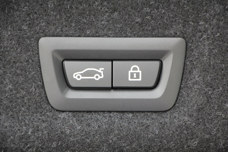 BMW 3シリーズ 330i Mｽﾎﾟｰﾂ ﾃﾞﾋﾞｭｰ&ｺﾝﾌｫｰﾄP 1ｵｰﾅ 高出力 258馬力 高出力 HUD ﾋｰﾀｰ黒革 LEDﾍｯﾄﾞﾗｲﾄ ｵｰﾄﾊｲﾋﾞｰﾑ ﾗｲﾌﾞｺｯｸﾋﾟｯﾄﾞ360度ｶﾒﾗ Applecarplay 追従ACC ｽﾃｱﾘﾝｸﾞｻﾎﾟｰﾄ ﾀｯﾁﾊﾟﾈﾙHDDﾅﾋﾞﾜｲﾔﾚｽ充電 19AW Mｽﾎﾟｰﾂﾌﾞﾚｰｷ Hi-fiｽﾋﾟｰｶｰ 2年保証