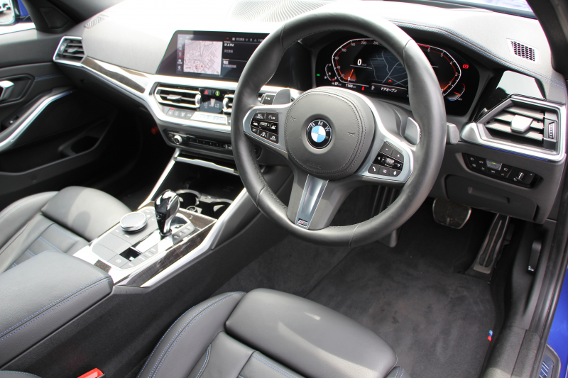 BMW 3シリーズ 330i Mｽﾎﾟｰﾂ ﾃﾞﾋﾞｭｰ&ｺﾝﾌｫｰﾄP 1ｵｰﾅ 高出力 258馬力 高出力 HUD ﾋｰﾀｰ黒革 LEDﾍｯﾄﾞﾗｲﾄ ｵｰﾄﾊｲﾋﾞｰﾑ ﾗｲﾌﾞｺｯｸﾋﾟｯﾄﾞ360度ｶﾒﾗ Applecarplay 追従ACC ｽﾃｱﾘﾝｸﾞｻﾎﾟｰﾄ ﾀｯﾁﾊﾟﾈﾙHDDﾅﾋﾞﾜｲﾔﾚｽ充電 19AW Mｽﾎﾟｰﾂﾌﾞﾚｰｷ Hi-fiｽﾋﾟｰｶｰ 2年保証