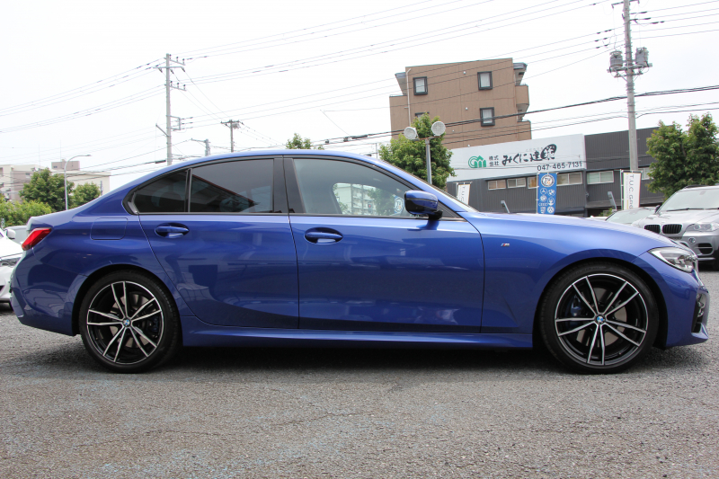 BMW 3シリーズ 330i Mｽﾎﾟｰﾂ ﾃﾞﾋﾞｭｰ&ｺﾝﾌｫｰﾄP 1ｵｰﾅ 高出力 258馬力 高出力 HUD ﾋｰﾀｰ黒革 LEDﾍｯﾄﾞﾗｲﾄ ｵｰﾄﾊｲﾋﾞｰﾑ ﾗｲﾌﾞｺｯｸﾋﾟｯﾄﾞ360度ｶﾒﾗ Applecarplay 追従ACC ｽﾃｱﾘﾝｸﾞｻﾎﾟｰﾄ ﾀｯﾁﾊﾟﾈﾙHDDﾅﾋﾞﾜｲﾔﾚｽ充電 19AW Mｽﾎﾟｰﾂﾌﾞﾚｰｷ Hi-fiｽﾋﾟｰｶｰ 2年保証