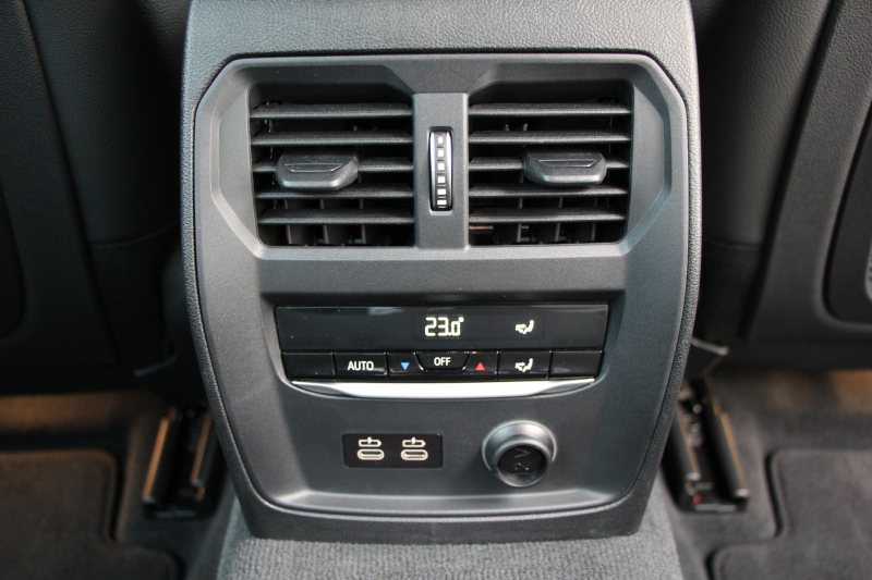 BMW 3シリーズ 330i Mｽﾎﾟｰﾂ ﾃﾞﾋﾞｭｰ&ｺﾝﾌｫｰﾄP 1ｵｰﾅ 高出力 258馬力 高出力 HUD ﾋｰﾀｰ黒革 LEDﾍｯﾄﾞﾗｲﾄ ｵｰﾄﾊｲﾋﾞｰﾑ ﾗｲﾌﾞｺｯｸﾋﾟｯﾄﾞ360度ｶﾒﾗ Applecarplay 追従ACC ｽﾃｱﾘﾝｸﾞｻﾎﾟｰﾄ ﾀｯﾁﾊﾟﾈﾙHDDﾅﾋﾞﾜｲﾔﾚｽ充電 19AW Mｽﾎﾟｰﾂﾌﾞﾚｰｷ Hi-fiｽﾋﾟｰｶｰ 2年保証