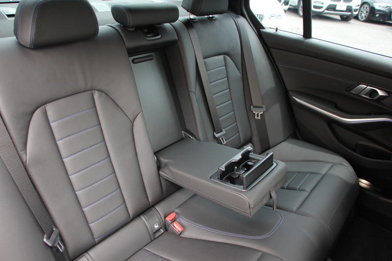 BMW 3シリーズ 330i Mｽﾎﾟｰﾂ ﾃﾞﾋﾞｭｰ&ｺﾝﾌｫｰﾄP 1ｵｰﾅ 高出力 258馬力 高出力 HUD ﾋｰﾀｰ黒革 LEDﾍｯﾄﾞﾗｲﾄ ｵｰﾄﾊｲﾋﾞｰﾑ ﾗｲﾌﾞｺｯｸﾋﾟｯﾄﾞ360度ｶﾒﾗ Applecarplay 追従ACC ｽﾃｱﾘﾝｸﾞｻﾎﾟｰﾄ ﾀｯﾁﾊﾟﾈﾙHDDﾅﾋﾞﾜｲﾔﾚｽ充電 19AW Mｽﾎﾟｰﾂﾌﾞﾚｰｷ Hi-fiｽﾋﾟｰｶｰ 2年保証