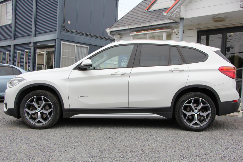BMW X1 Xdrive18d Xﾗｲﾝ ﾊｲﾗｲﾝ 真珠色 ｱﾄﾞﾊﾞﾝｽﾄﾞｱｸﾃｨﾌﾞｾｰﾌﾃｨP ﾊﾟﾉﾗﾏｻﾝﾙｰﾌ ｺﾝﾌｫｰﾄP 追従ACC HUD ﾋｰﾀｰ黒革 電動ｼｰﾄ ﾌﾙｾｸﾞTV LEDﾍｯﾄﾞﾗｲﾄ HDDﾅﾋﾞBluetooth接続 Bｶﾒﾗ 電動ﾄﾗﾝｸ 衝突軽減ﾌﾞﾚｰｷ 車線逸脱警告 歩行者警告 Pｱｼｽﾄ 2年保証