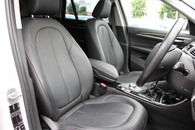 BMW X1 Xdrive18d Xﾗｲﾝ ﾊｲﾗｲﾝ 真珠色 ｱﾄﾞﾊﾞﾝｽﾄﾞｱｸﾃｨﾌﾞｾｰﾌﾃｨP ﾊﾟﾉﾗﾏｻﾝﾙｰﾌ ｺﾝﾌｫｰﾄP 追従ACC HUD ﾋｰﾀｰ黒革 電動ｼｰﾄ ﾌﾙｾｸﾞTV LEDﾍｯﾄﾞﾗｲﾄ HDDﾅﾋﾞBluetooth接続 Bｶﾒﾗ 電動ﾄﾗﾝｸ 衝突軽減ﾌﾞﾚｰｷ 車線逸脱警告 歩行者警告 Pｱｼｽﾄ 2年保証