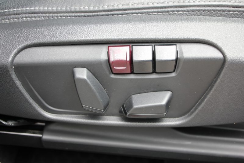 BMW X1 Xdrive18d Xﾗｲﾝ ﾊｲﾗｲﾝ 真珠色 ｱﾄﾞﾊﾞﾝｽﾄﾞｱｸﾃｨﾌﾞｾｰﾌﾃｨP ﾊﾟﾉﾗﾏｻﾝﾙｰﾌ ｺﾝﾌｫｰﾄP 追従ACC HUD ﾋｰﾀｰ黒革 電動ｼｰﾄ ﾌﾙｾｸﾞTV LEDﾍｯﾄﾞﾗｲﾄ HDDﾅﾋﾞBluetooth接続 Bｶﾒﾗ 電動ﾄﾗﾝｸ 衝突軽減ﾌﾞﾚｰｷ 車線逸脱警告 歩行者警告 Pｱｼｽﾄ 2年保証