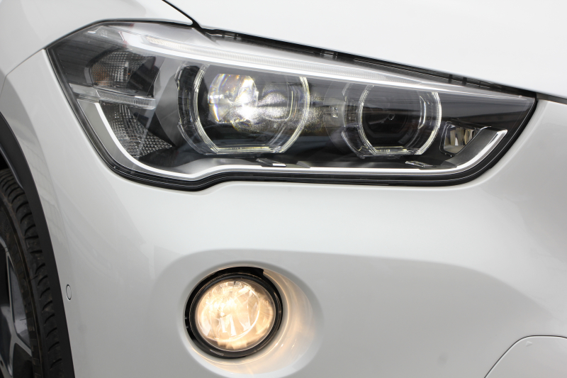 BMW X1 Xdrive18d Xﾗｲﾝ ﾊｲﾗｲﾝ 真珠色 ｱﾄﾞﾊﾞﾝｽﾄﾞｱｸﾃｨﾌﾞｾｰﾌﾃｨP ﾊﾟﾉﾗﾏｻﾝﾙｰﾌ ｺﾝﾌｫｰﾄP 追従ACC HUD ﾋｰﾀｰ黒革 電動ｼｰﾄ ﾌﾙｾｸﾞTV LEDﾍｯﾄﾞﾗｲﾄ HDDﾅﾋﾞBluetooth接続 Bｶﾒﾗ 電動ﾄﾗﾝｸ 衝突軽減ﾌﾞﾚｰｷ 車線逸脱警告 歩行者警告 Pｱｼｽﾄ 2年保証